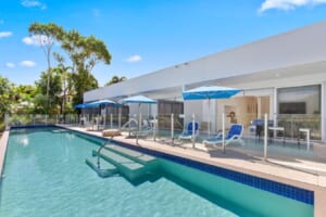 2 bedroom Swim Out - Lap Pool with Sun Loungers Apartment